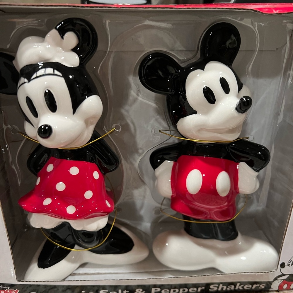 Mickey and Minnie Salt and pepper shakers